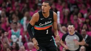 VICTOR WEMBANYAMA MAKES HISTORY WITH 35-POINT PLAYOFF DEBUT: SPURS STAR BREAKS TIM DUNCAN'S FRANCHISE RECORD IN DOMINANT GAME 1 VICTORY!